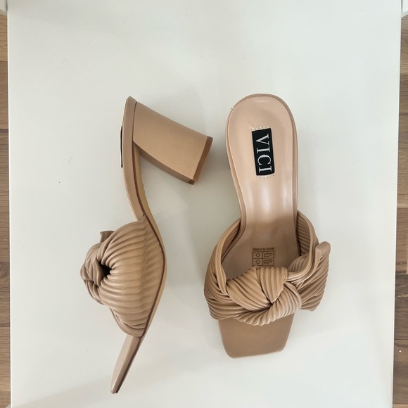 Knotted Slip on Heel - Picture 2 of 5